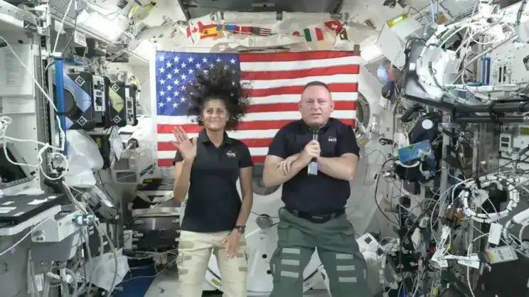 2 Astronauts in a space ship